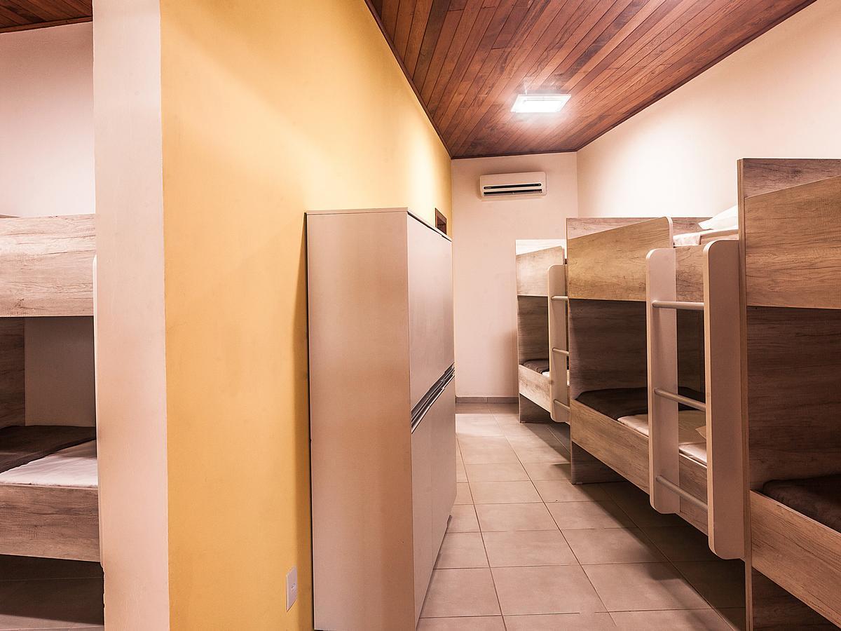 Cama em Dormitório Misto com 10 Camas
